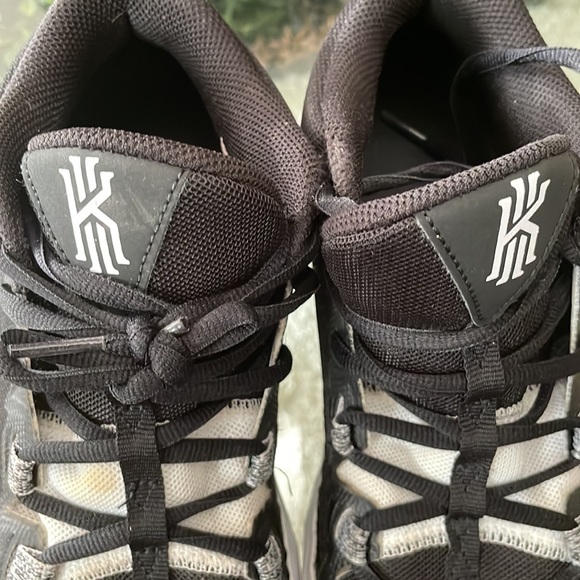 Nike Kyrie Flytrap 6 Sneakers Men’s Size 7 - Picture 2 of 6